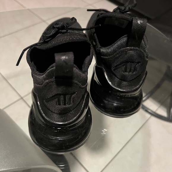 Women’s Black AirMax 270. Size 9 - Picture 6 of 6